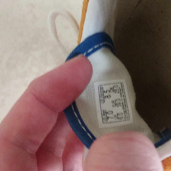 Vans - Picture 6 of 6